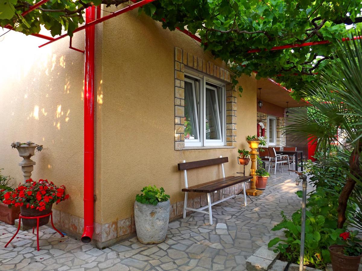 Apartments Maricic 200 Meters From The Beach Novi Vinodolski Exterior foto