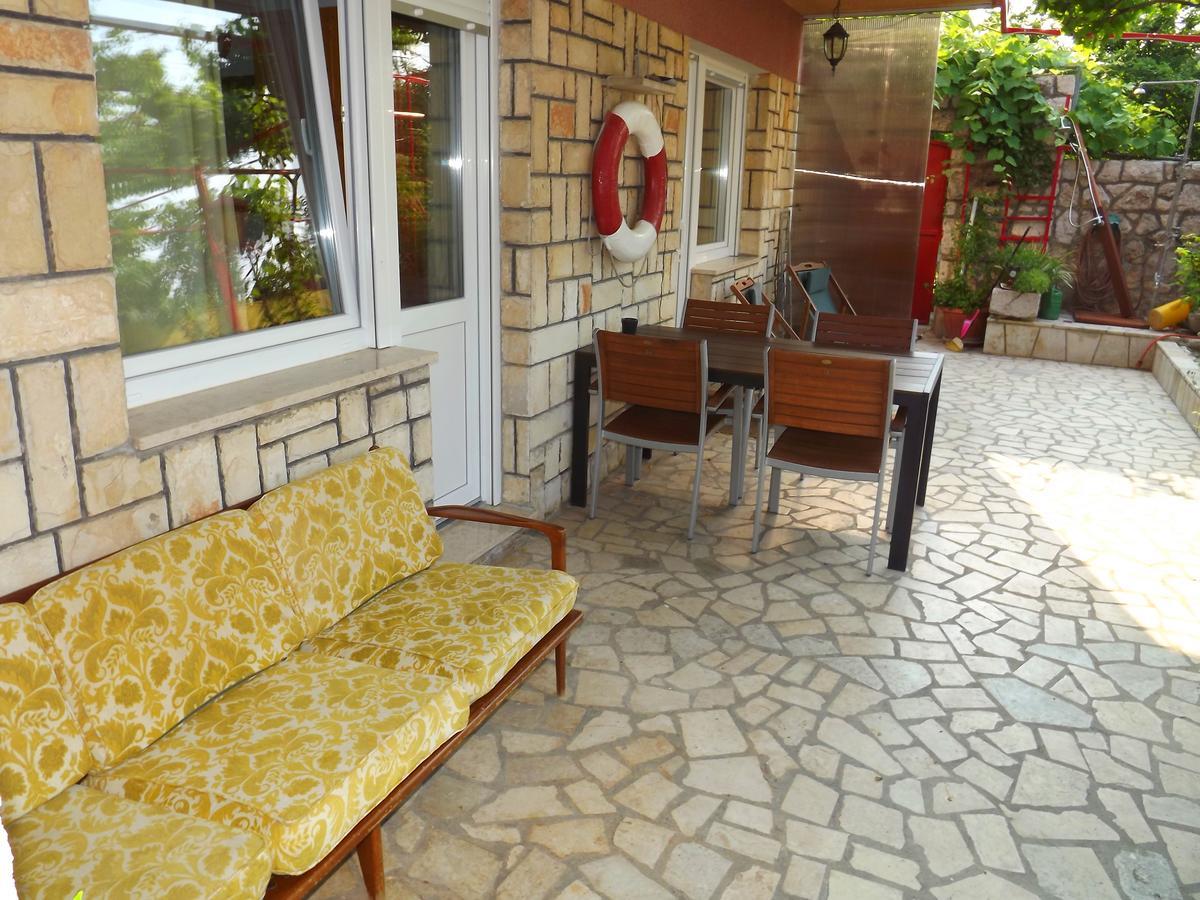 Apartments Maricic 200 Meters From The Beach Novi Vinodolski Exterior foto