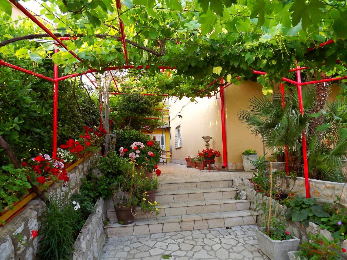 Apartments Maricic 200 Meters From The Beach Novi Vinodolski Exterior foto