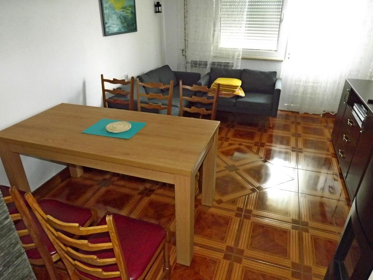 Apartments Maricic 200 Meters From The Beach Novi Vinodolski Exterior foto