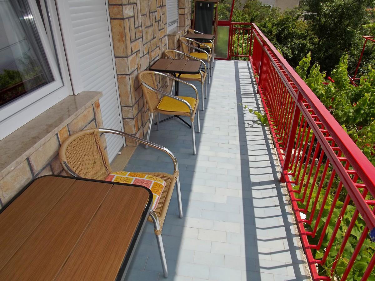 Apartments Maricic 200 Meters From The Beach Novi Vinodolski Exterior foto