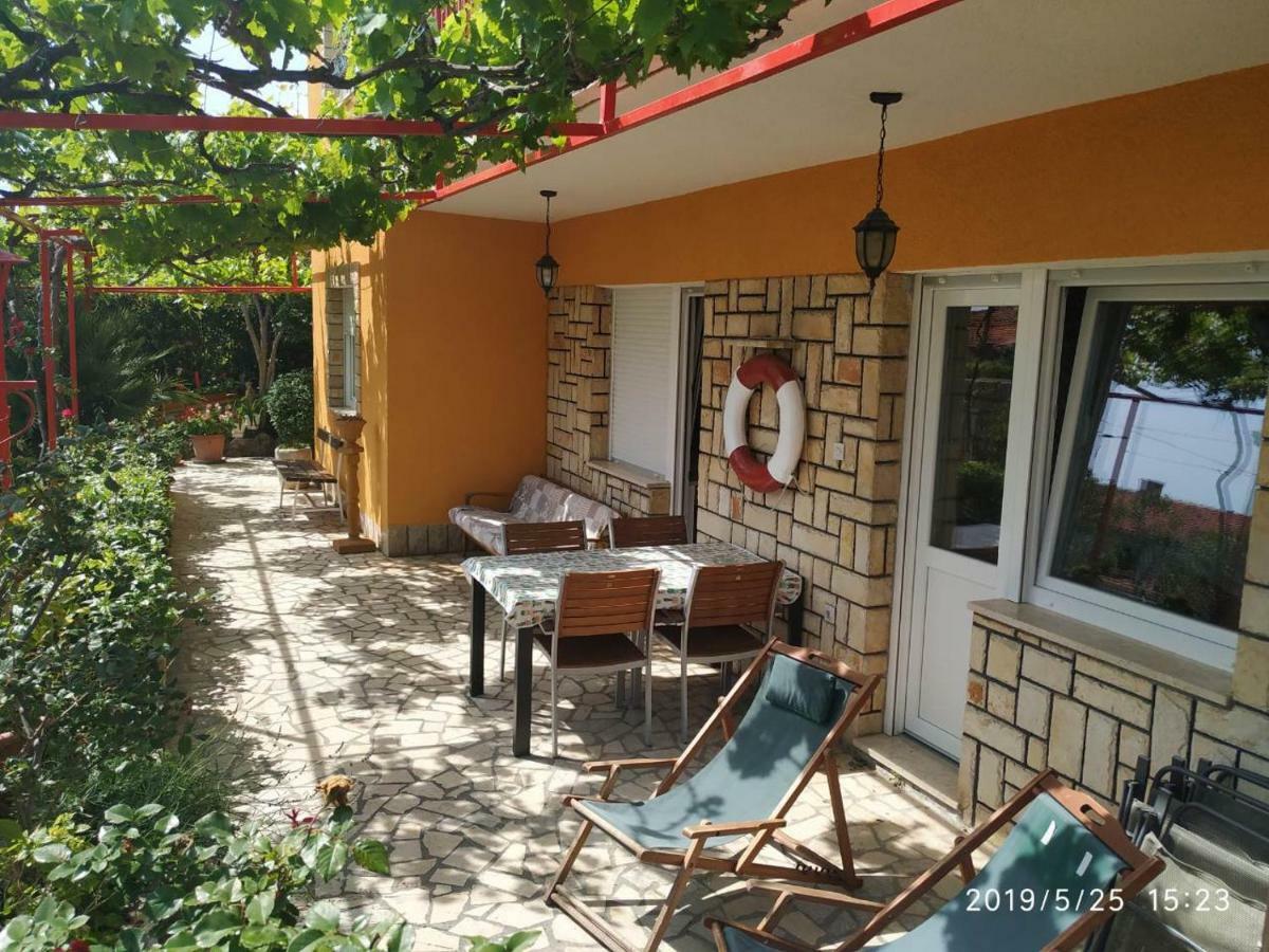 Apartments Maricic 200 Meters From The Beach Novi Vinodolski Exterior foto