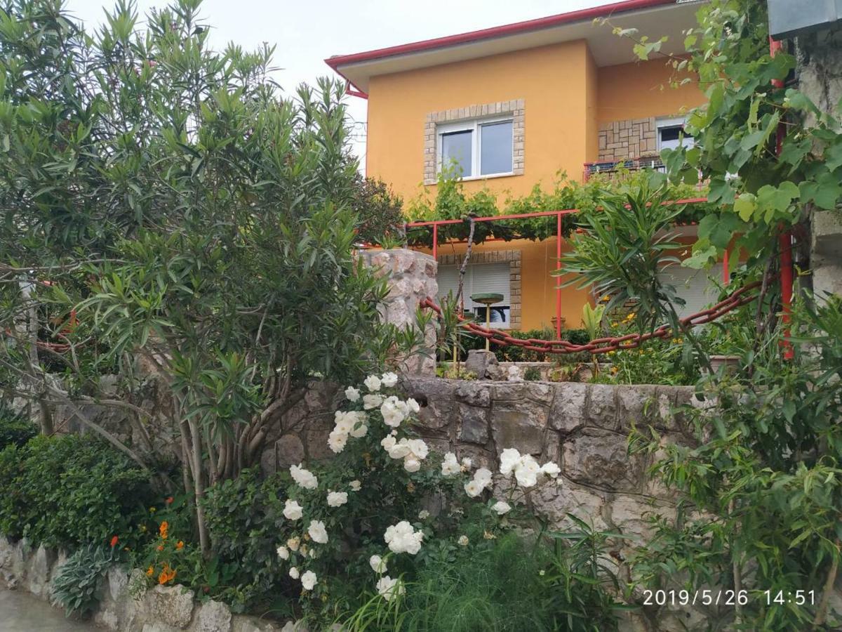 Apartments Maricic 200 Meters From The Beach Novi Vinodolski Exterior foto