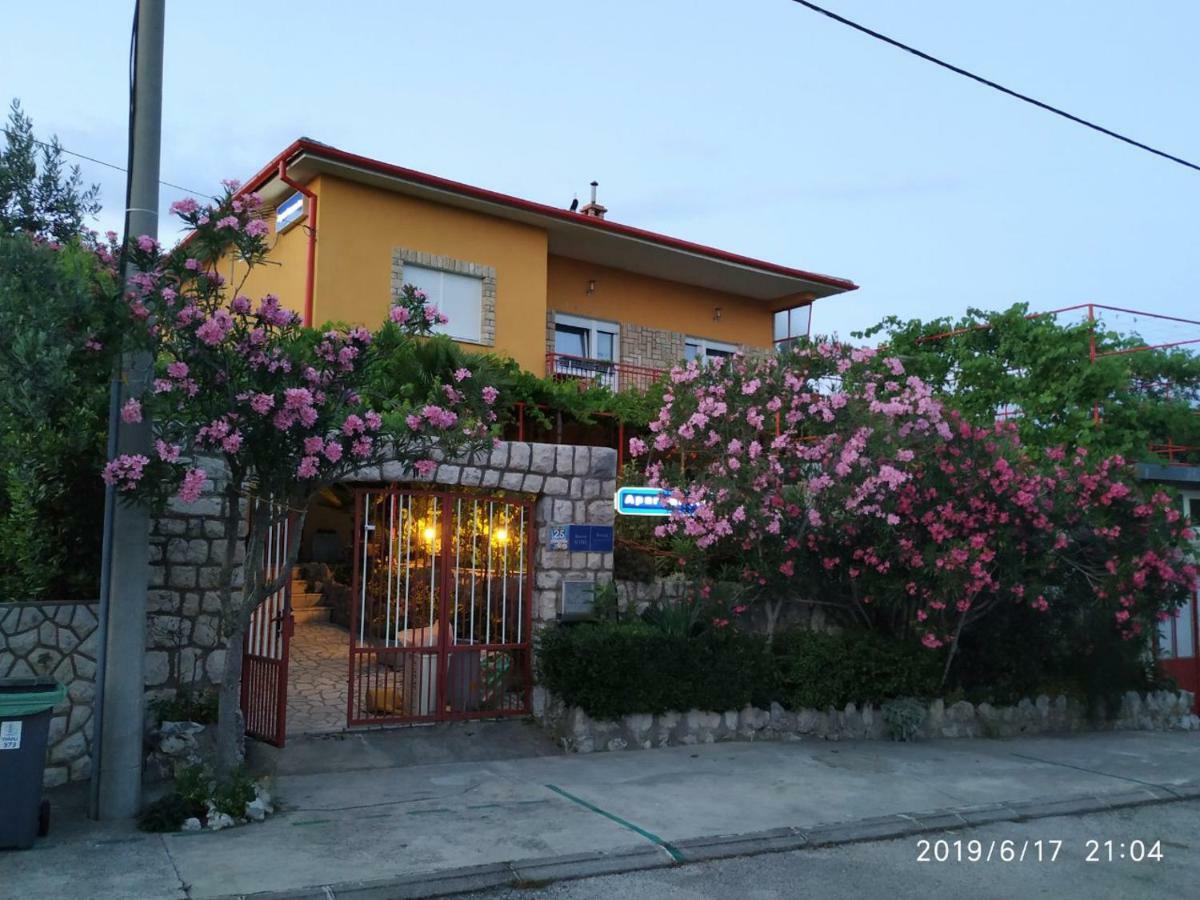 Apartments Maricic 200 Meters From The Beach Novi Vinodolski Exterior foto