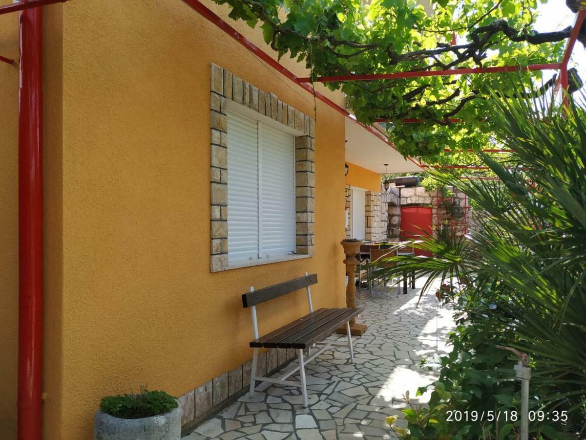 Apartments Maricic 200 Meters From The Beach Novi Vinodolski Exterior foto
