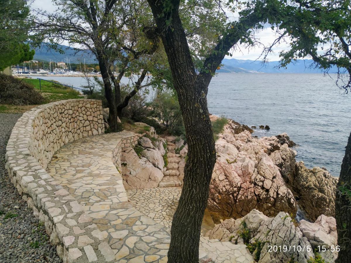 Apartments Maricic 200 Meters From The Beach Novi Vinodolski Exterior foto