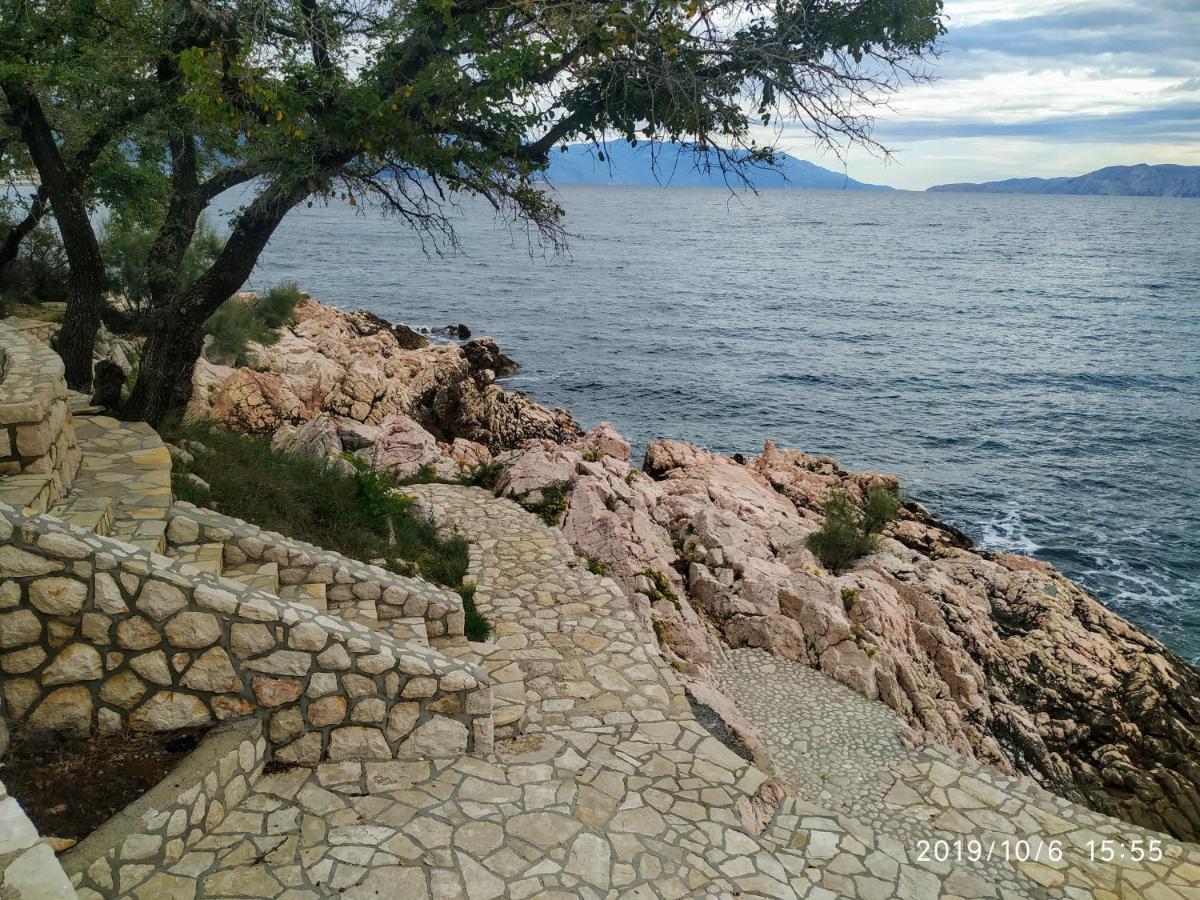 Apartments Maricic 200 Meters From The Beach Novi Vinodolski Exterior foto