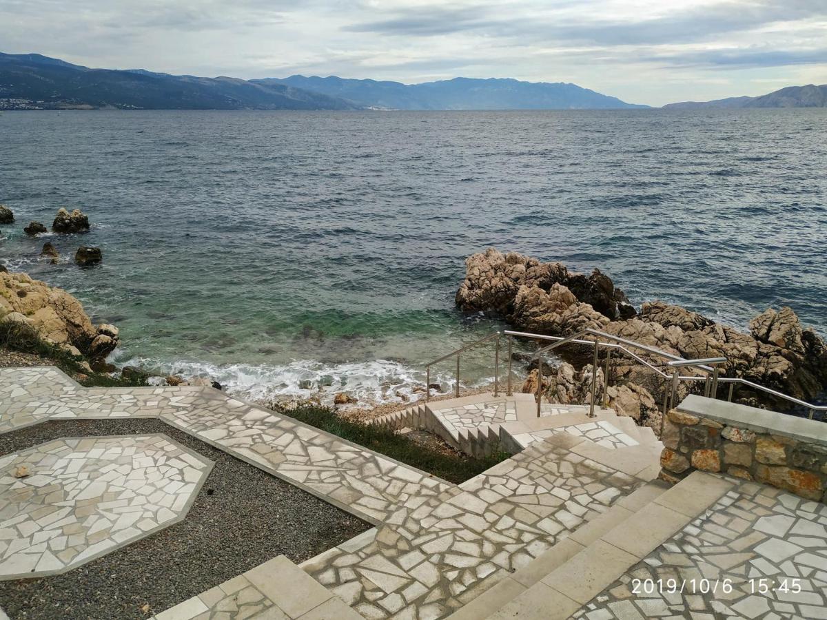 Apartments Maricic 200 Meters From The Beach Novi Vinodolski Exterior foto